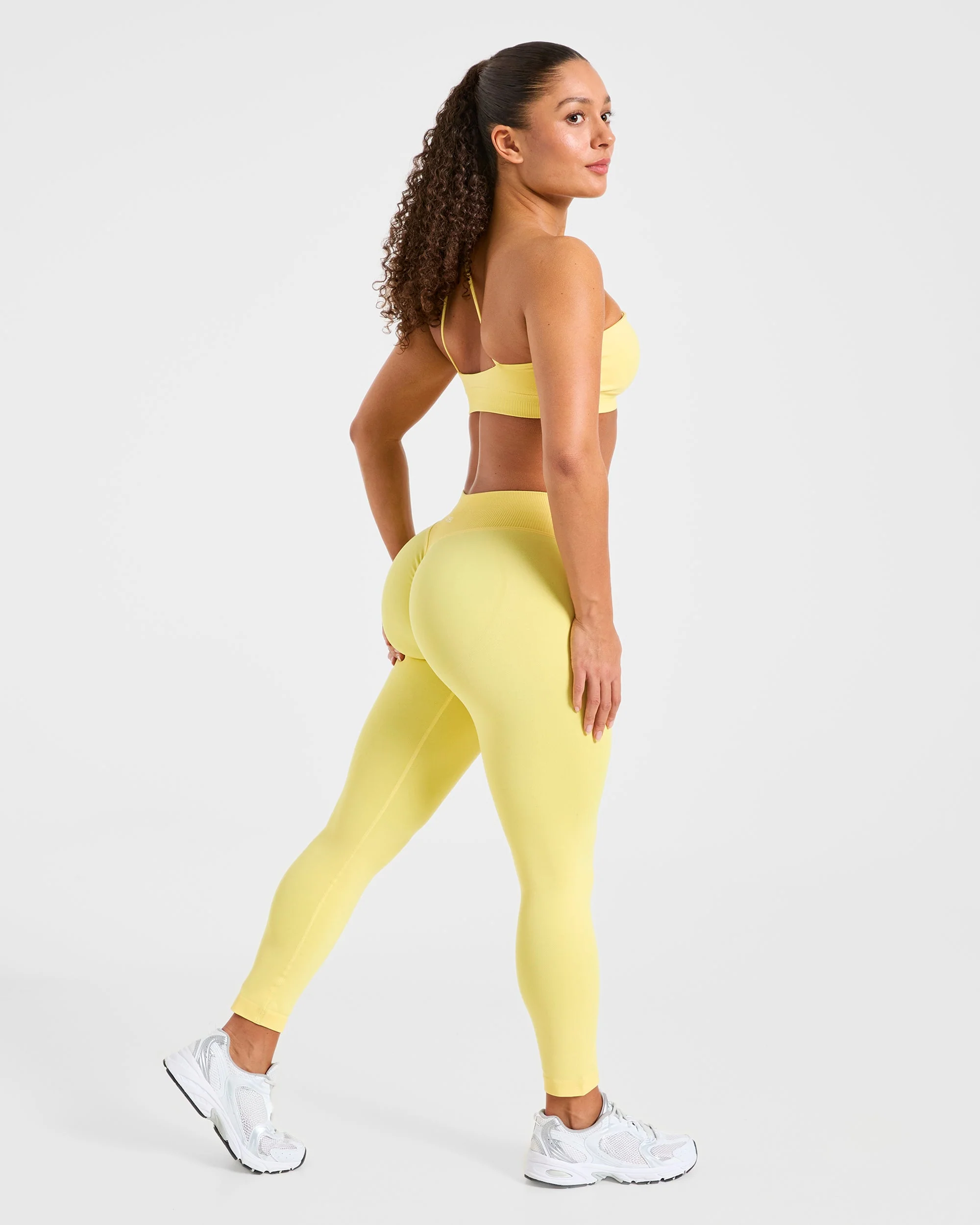 Enhance Seamless One Shoulder Sports Bra - Bright Geel - Image 4