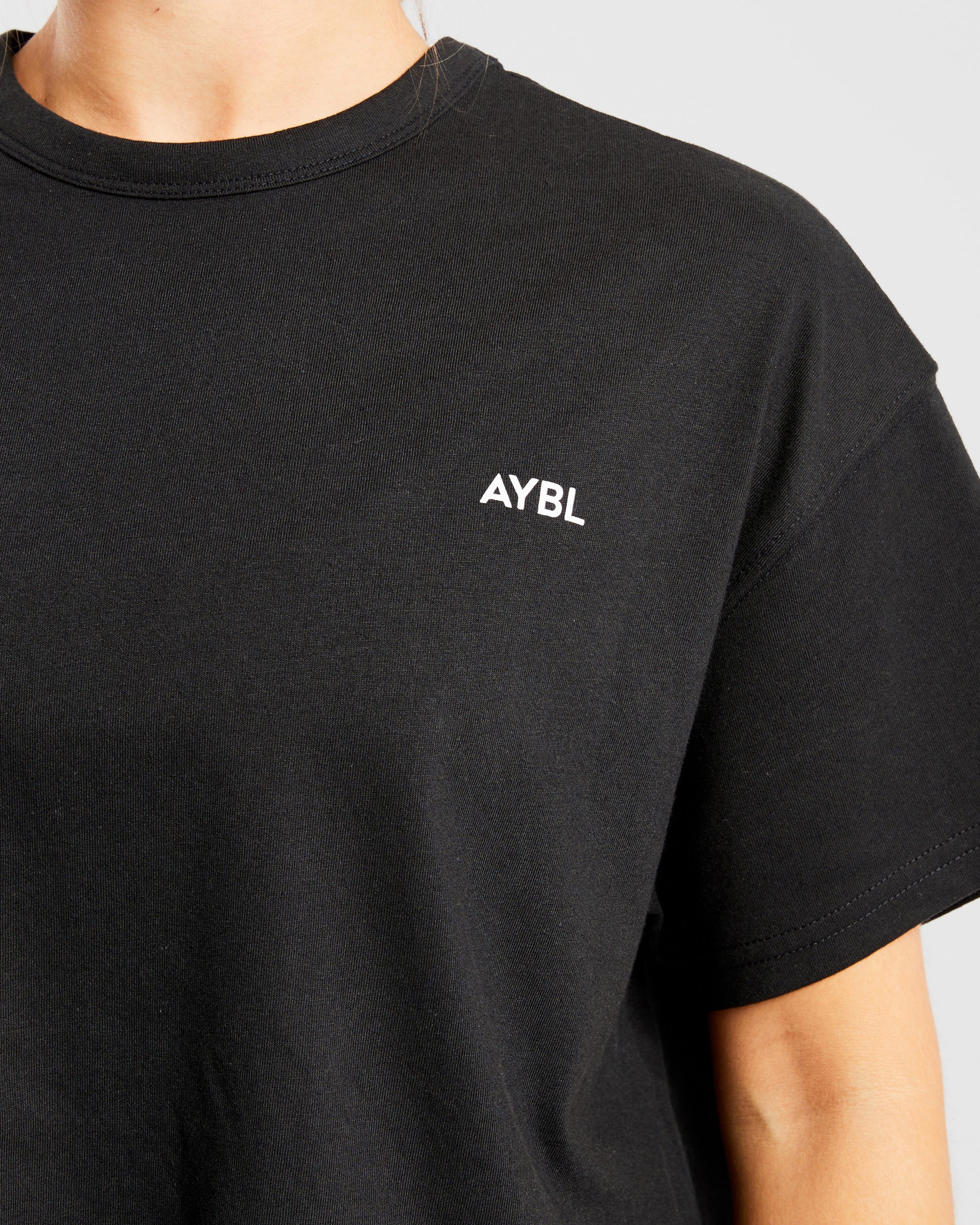Essential Oversized Crop T Shirt - Zwart - Image 5