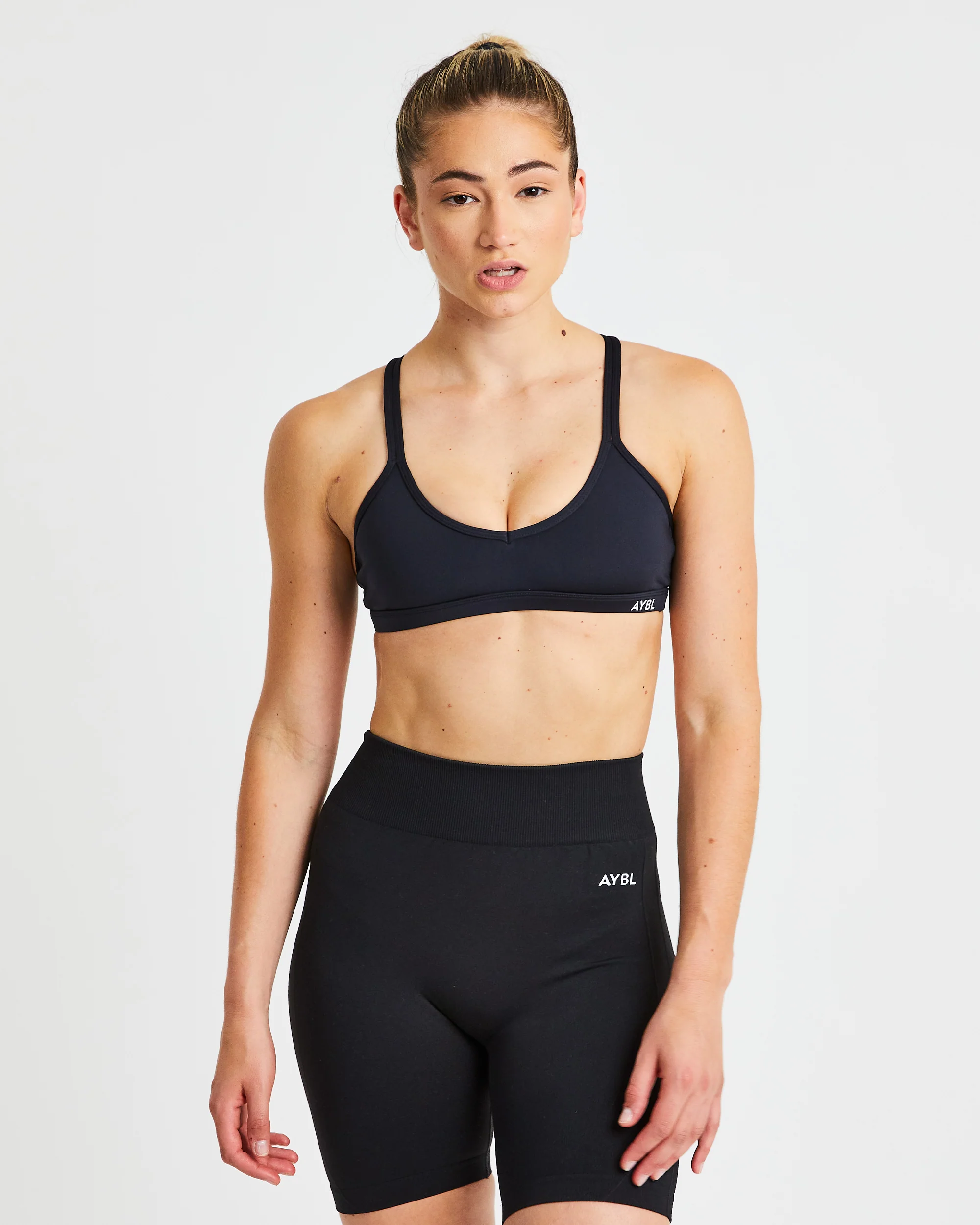 Essential Strappy Sports Bra - Zwart - Image 9