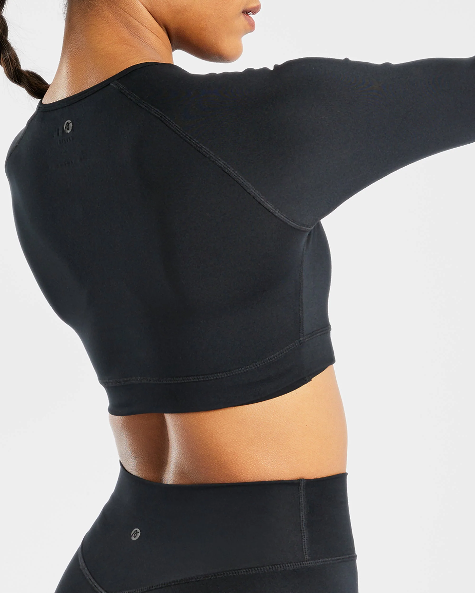Staple Long Sleeve Crop Top - Zwart - Image 6
