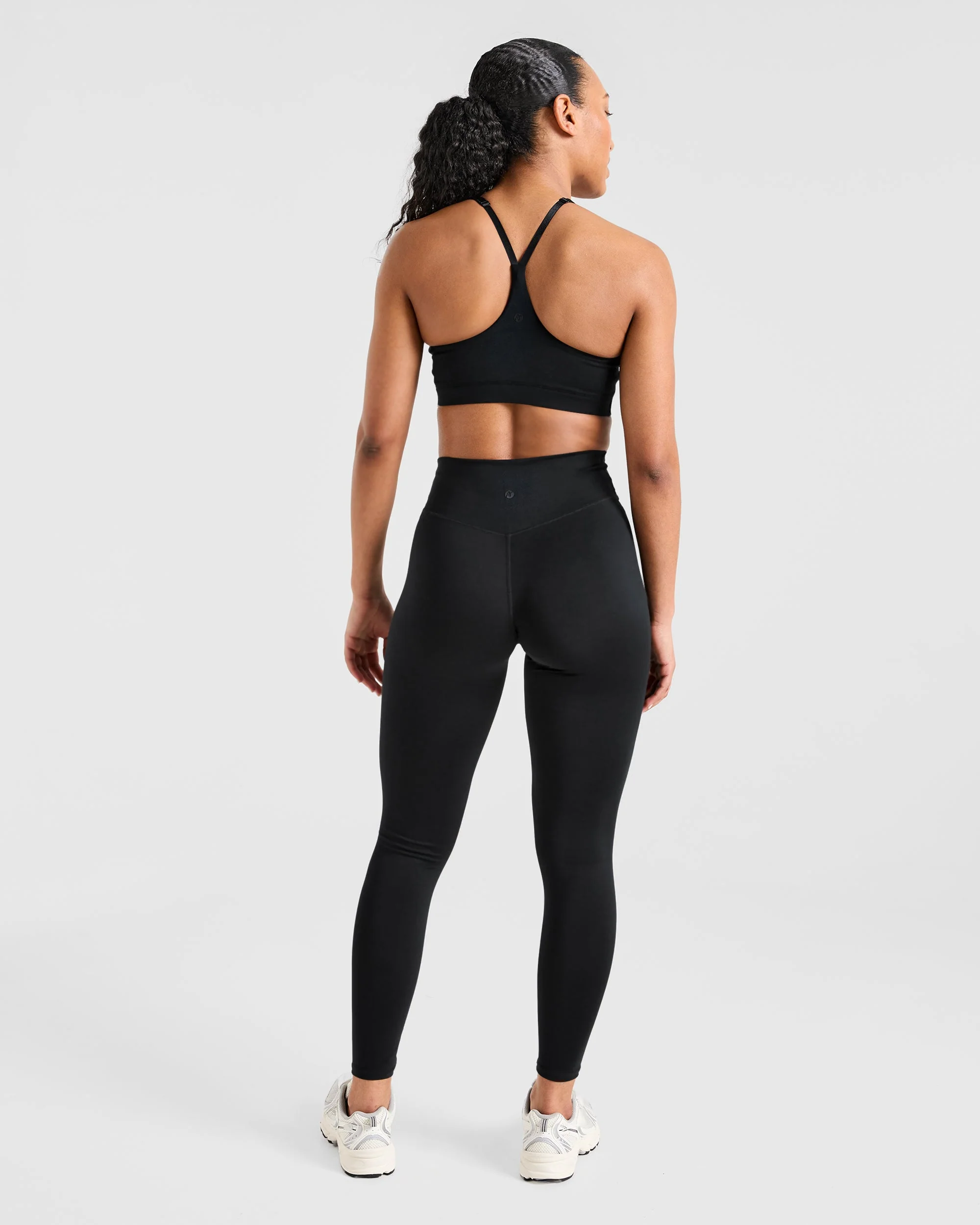 Staple Sports Bra - Zwart - Image 4