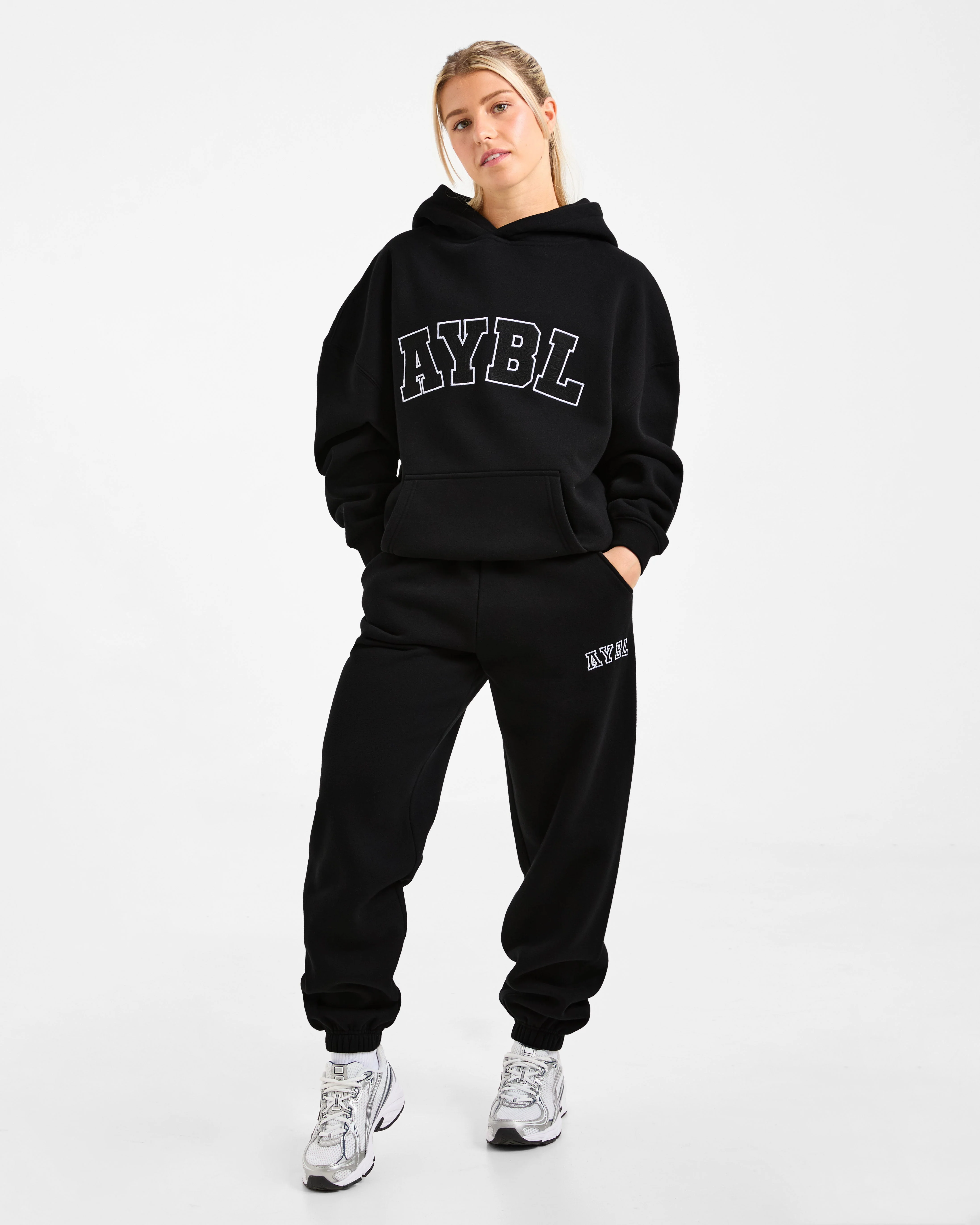 Varsity 2.0 Oversized Joggers - Zwart - Image 3