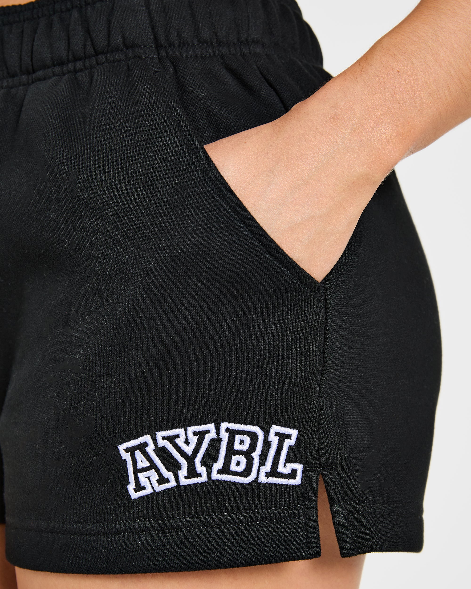 Varsity 2.0 Oversized Shorts - Zwart - Image 6